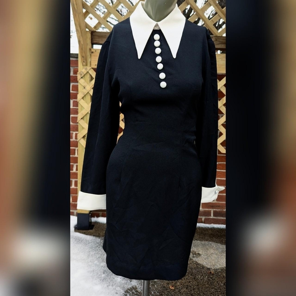 Vintage Caron Chicago Black & White Pointed Collar Faux Half Button Dress